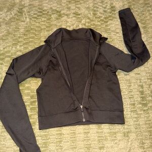 Fabletics Onyx Gray size medium cropped zip up with ribbed texture